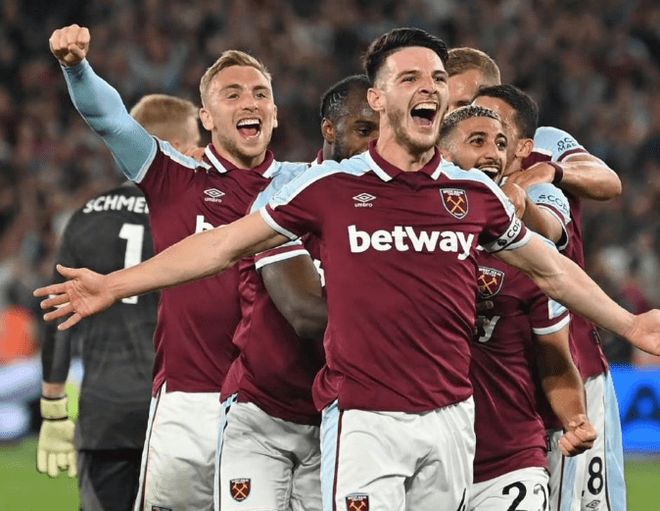 迈尼昂在加比亚社媒动态下留言，后者回复：请续约