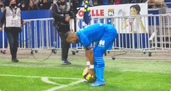 楚阿梅尼：我更喜欢踢6号位；阿隆索经常就后腰位置指导我