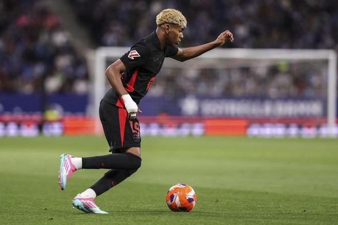 中超三连冠伴随亚冠全年不胜，海港距离“王朝”还差很远