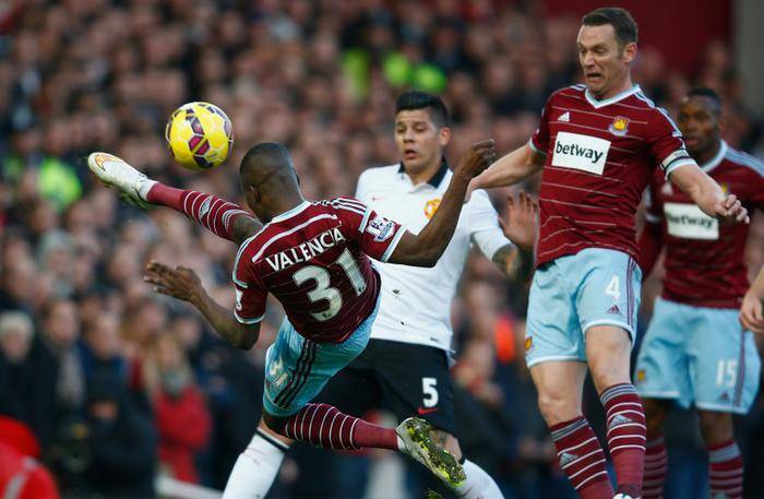 玻利维亚杯发生大规模斗殴，17人被罚下，警方被迫使用催泪瓦斯